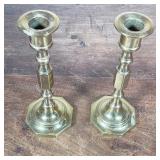 (2pc) PAIR BRASS CANDLESTICKS | Pair of turned brass candlesticks with octagonal base - h. 7.5 x w. 