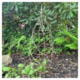 Topiary Trellis with Finial Top #1 | Topiary with swirling trellis and finial top for guiding plant 