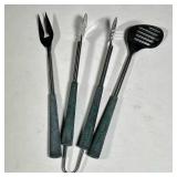 (3pc) GOLF THEME GRILL TOOLS | Including: golf club shaped spatula, golf ball form tongs, and fork. 