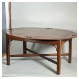 (2pc) KITTINGER FURNITURE Butler Tray Coffee Table | Made by Kittinger Furniture of Buffalo, NY. Tra
