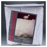 FULL/QUEEN WHITE GOOSE Down Comforter | Full/Queen size white goose down comforter, NIB. Dimensions: