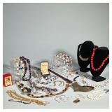 MIXED COSTUME JEWELRY NECKLACES | Large lot of mixed costume jewelry necklaces including; gold & sil