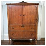 French Provincial Style Chest of Drawers | Antique French Provincial style walnut chest of drawers w