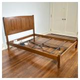 Stickley Furniture Co. Bed - Queen-Sized | Stickley Furniture Company (Manlius, New York) Mission st