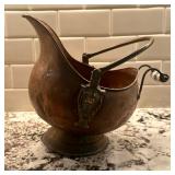 Copper Scuttle/Coal Bucket | Vintage copper scuttle/coal bucket with decorative lion