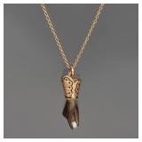A VERY FINE VICTORIAN CARVED HAND PENDANT NECKLACE | Designed as a carved onyx hand with extended th
