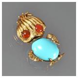 LESAL TURQUOISE, CARNELIAN & 18K GOLD DUCK PIN | Yellow gold duck-form pin, set with an oval turquoi