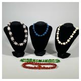 (5pc) COSTUME JEWELRY NECKLACES | Mixed lot of various costume jewelry necklaces Dimensions: l. 34 i