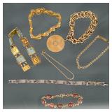 (9pc) GOLD TONE COSTUME JEWELRY BRACELETS | Mixed lot of gold tone chain bracelets including: gold f
