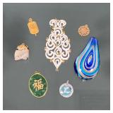 MIXED PENDANTS | Mixed lot of pendants including: Jewish star, Chinese pendant, glass, enamel, and m