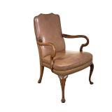 QUEEN ANNE-STYLE LEATHER UPHOLSTERED ARMCHAIR WITH CABRIOLE LEGS | Armchair in Queen Anne style with