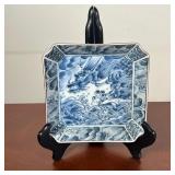 FITZ & FLOYD BLUE-AND-WHITE CHINOISERIE DRAGON SQUARE DISH