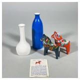 (4pc) CROWN STAFFORDSHIRE WHITE BONE CHINA VASE, COBALT GLASS VASE AND PAINTED DALAHÄST WOODEN HORSE