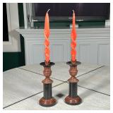 PAIR OF CARVED WOOD CANDLESTICKS WITH EBONIZED COLUMNS AND METAL BOBECHES | Pair of turned and carve
