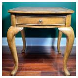 FRENCH PROVINCIAL STYLE WOOD END TABLE WITH LEATHER INSET TOP | Light-stained wood end table with a 