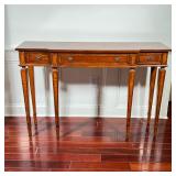 SHERATON-STYLE LINE INLAY DIMINUTIVE CONSOLE TABLE | Diminutive three-drawer console executed in fig