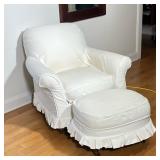 (2pc) SLIPCOVERED ROLL-ARM CLUB CHAIR WITH MATCHING OTTOMAN, TURNED WOODEN FEET WITH CASTERS | White