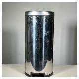 SIMPLEHUMAN STAINLESS STEEL ROUND STEP TRASH CAN WITH PLASTIC INNER BUCKET | Cylindrical stainless s