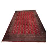 PAKISTANI BOKHARA HAND-KNOTTED WOOL RUG | Hand-knotted wool rug featuring a repeating pattern of Tek