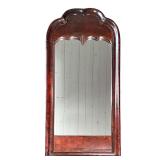 AMERICAN EMPIRE STYLE MAHOGANY VENEER WALL MIRROR | The wall mirror features an arched crest top wit