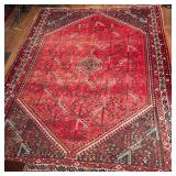 PERSIAN SHIRAZ HAND-KNOTTED WOOL RUG | Hand-knotted wool rug featuring a red hexagonal field with a 