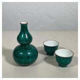 (3pc) NITTETSU SHOJI JAPANESE GREEN RETICULATED PORCELAIN DOUBLE GOURD VASE AND CUPS | This three-pi