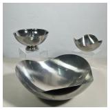 GEORG JENSEN DENMARK POLISHED METAL SERVING BOWLS | A trio of polished metal serving bowls consistin