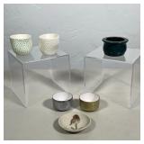 (6pc) GROUP OF CERAMIC DECORATIVE CUPS AND HOLDERS | Group of six ceramic items including three cups
