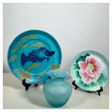 (3pc) JAPANESE ENAMEL ORCHID PLAQUE, M. PELL FISH PLATE, AND FROSTED GLASS VASE | A three-piece coll
