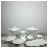 (23pc) ROSENTHAL GERMANY FORM 2000 WHITE PORCELAIN DINNERWARE DESIGNED BY RAYMOND LOEWY | This lot i