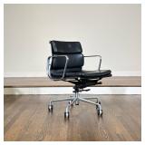 CHARLES AND RAY EAMES FOR HERMAN MILLER SOFT PAD MANAGEMENT CHAIR | Features a polished aluminum fra