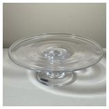 SIMON PEARCE HAND-BLOWN GLASS FOOTED CAKE PLATE | This clear glass cake stand features a broad circu