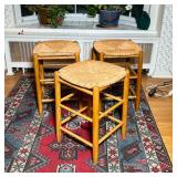 SET WOODEN STOOLS WITH RUSH SEATS