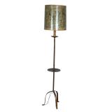 HAMMERED METAL TRIPOD FLOOR LAMP WITH INTEGRAL TRAY AND MAP SHADE