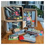 LIONEL O-GAUGE MODEL TRAIN COLLECTION WITH SANTA FE LOCOMOTIVE AND ROLLING STOCK