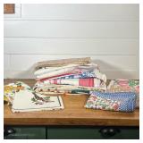 (29pc) COLLECTION APRIL CORNELL & OTHER VINTAGE TABLECLOTHS & LINENS