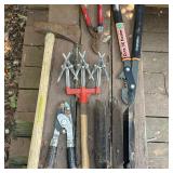 (6pc) AMES POST HOLE DIGGER, FISKARS LOPPERS, AND ASSORTED GARDEN TOOLS