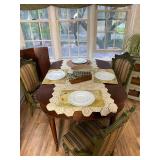 Dinning Room table with 2 additional leafs