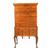 LOT 153 | NEW ENGLAND QUEEN ANNE MAPLE HIGHBOY | Massachusetts, circa 1775, having a flat top and sh