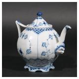  Tea service and other pieces, including fluted full lace and fluted half lace, comprising: 4 demita