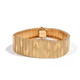 Lot 112  |  UNOARRE 18K TEXTURED LINK BRACELET  |  Designed as tapering textured 18k yellow gold lin
