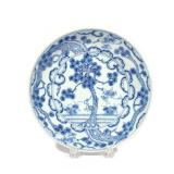 CHINESE BLUE & WHITE PORCELAIN DISH | Qing dynasty (1644-1911), depicting a pine with two cranes, on