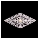 18K WHITE GOLD FILIGREE DIAMOND SHAPE PIN | Consisting of a center-round pearl approx. 4.5 mm with 2