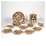 (21PC) ROYAL CROWN DERBY OLD IMARI TEA SET | Pattern 1128, comprising a tea pot, creamer, covered su