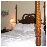 Queen Size Pencil Post Bedroom Suite
