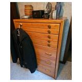 Dresser/Chest of Drawers