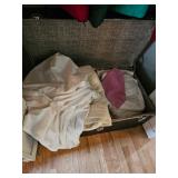 Chet, Linens