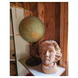 Globe, Statue