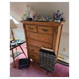 Dresser, Tchotchkes
