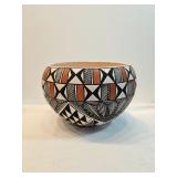 Handmade Native American Pottery Signed E Routzen 